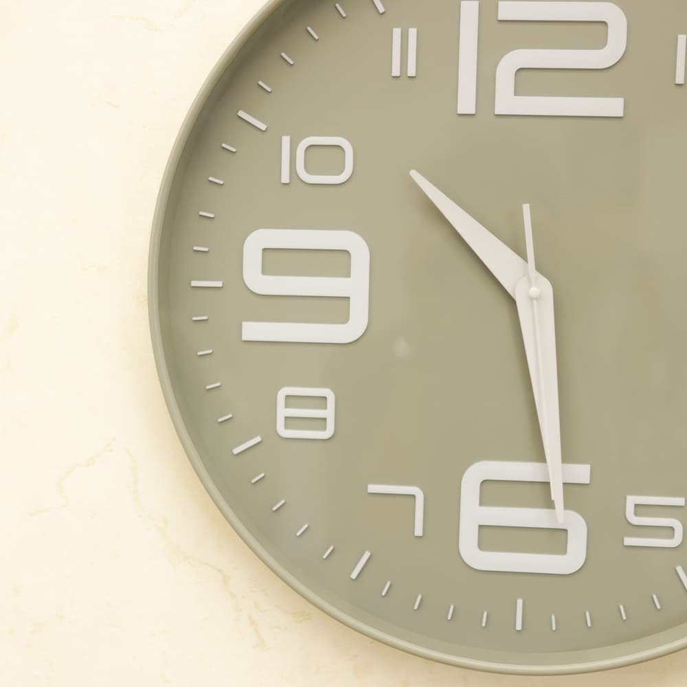 Classic Round Decorative Wall Clock | Oversized 3D Numerals | Beige - Image 2
